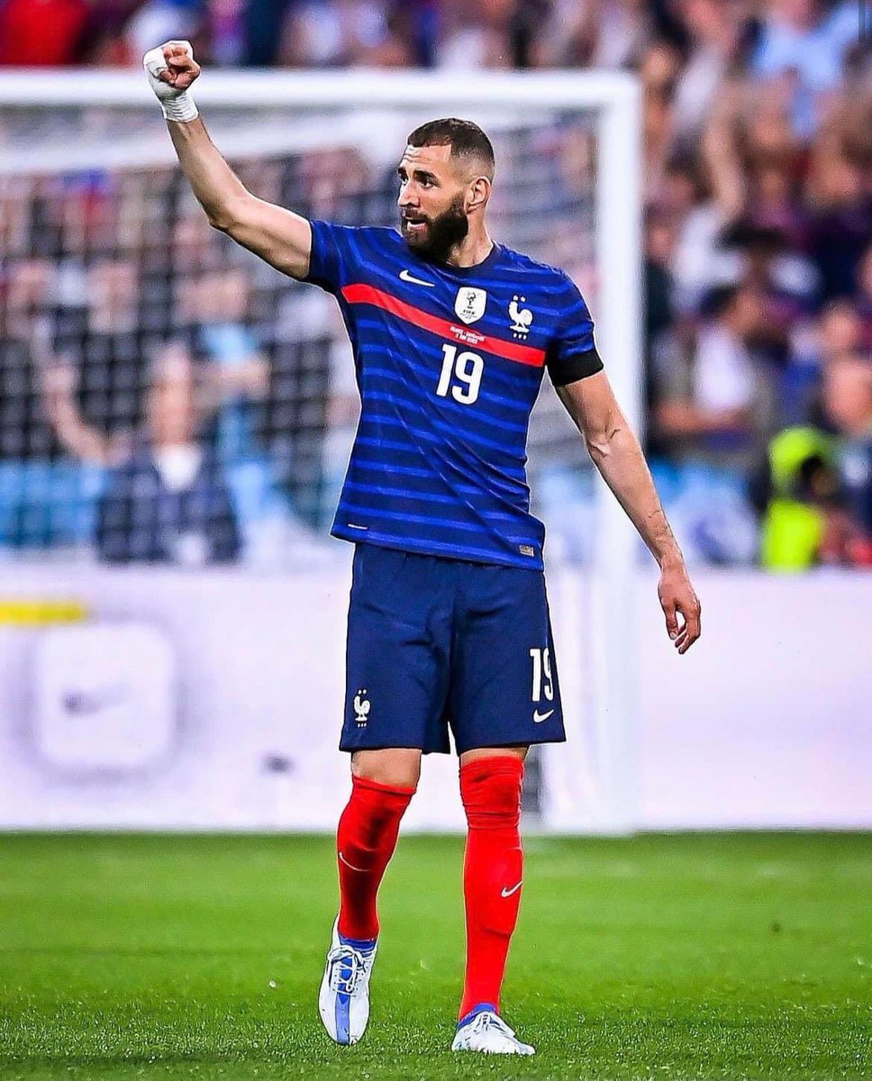 rawnfkhri's tweet photo. Merci de nous avoir fait vibrer , bonne fin de carrière internationale❤️🇫🇷. https://t.co/iHDBb1LsuU