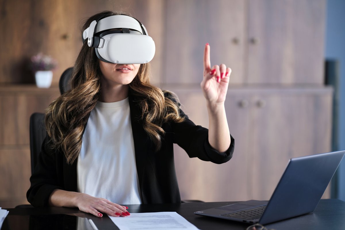 CapgeminiDE's tweet photo. Das #Metaverse hat Potenzial für kommerzielle und soziale Anwendungen sowie für den industriellen Einsatz in der Fernwartung und Produktentwicklung. Wie Unternehmen den aktuellen First-Mover-Markt erfolgreich für sich nutzen: https://t.co/A6eaPlvKx4
 #CapgeminiDEBlog ^cj https://t.co/TOPOsp9I0D