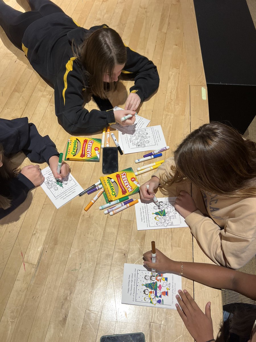 ARK students are getting into the holiday spirit by coloring cards for a local personal care facility today: “For it is in giving that we receive.” - St. Francis of Assisi 🎄🎅🏼 👼🏼