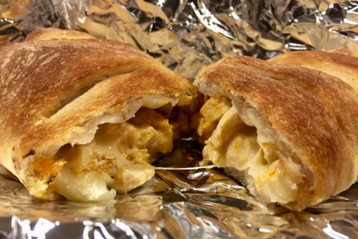 KrispyPizzaNJ's tweet photo. Hot bread, melted cheese, and delicious chicken all combine in Italian perfection. If you're hungry already, we'd love to have you over for lunch. https://t.co/eyj0OVgm3S