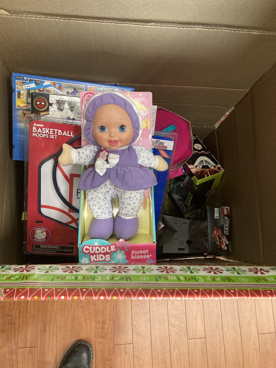 testaproduceinc's tweet photo. This year, the employees of Testa Produce opened up their hearts to help donate a tremendous pile of toys for their 2022 Toy Drive. The generosity and charity of everyone at Testa Produce are sure to bring joy to our neighbors in the Back of The Yards community. https://t.co/yKH1zsIAtU