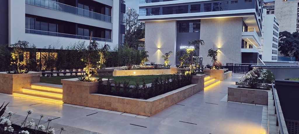 Elarchdesigns's tweet photo. Lighting outdoor spaces.
#landscapedesign 
#landscapearchitecture
#swimmingpool https://t.co/hxzCXg5ysb