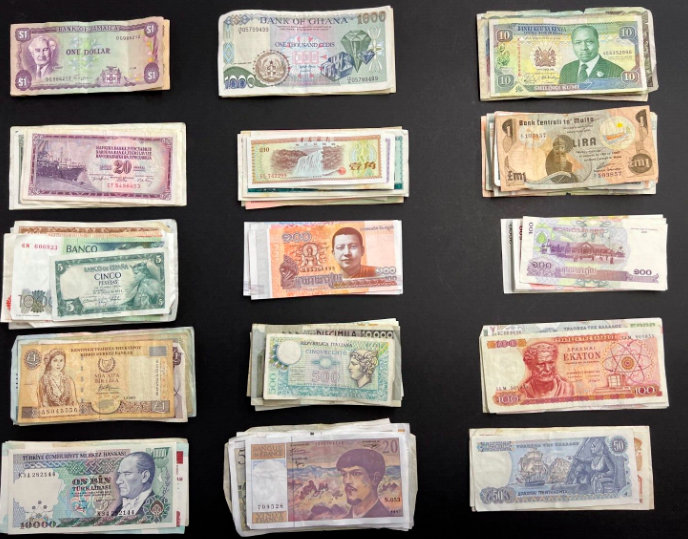 Have a look at what we have going live on our auction this week, World introductory banknote set.
#worldbanknotes #banknotecollector #papermoney #worldpapermoney #money #oldmoney #banknotes #banknotesoftheworld #papermoneycollection