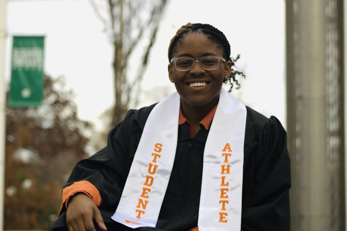 Andrianna41J's tweet photo. This journey was hard.
But I was blessed coming in and I’m blessed coming out.
#checkmate
#graduationday
#utdone💚🧡 https://t.co/UFj9N0dyxN