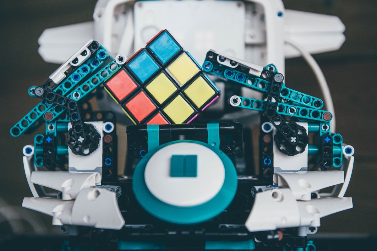 📣ENWEBIADAU AR AGOR!📣 
Ydych chi'n adnabod rhywun sydd wedi gwneud cyfraniad arbennig i wyddoniaeth a thechnoleg yn y Gymraeg? Beth am eu henwebu ar gyfer Medal Wyddoniaeth #steddfod2023?
▶️ bit.ly/3hAFLL1
Dyddiad cau 1 Ebrill 2023