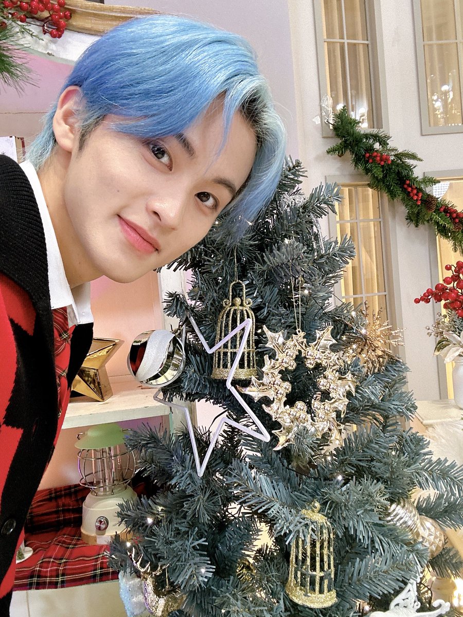 221220 🫧
"Merry early Christmas"