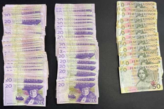 Check out what we have going live on our auction this week 2750 SEK in Redeemable Swedish Kronor Banknotes (Approx. £215 value)
#travel #money #banknotes #swedishkronor #banknotesoftheworld #moneymoney #paperbanknotes #worldpapermoney #banknotes