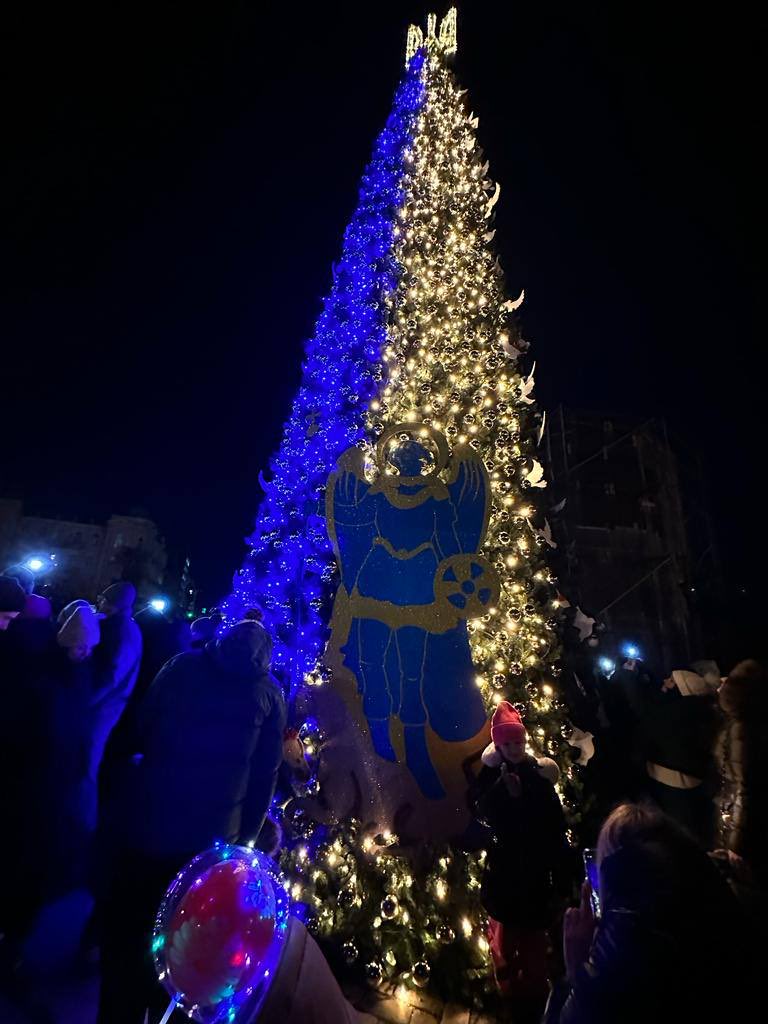IAPonomarenko's tweet photo. Merry upcoming Christmas everyone!
Lots of love from Kyiv 🇺🇦 https://t.co/CB1Xr8ynqK