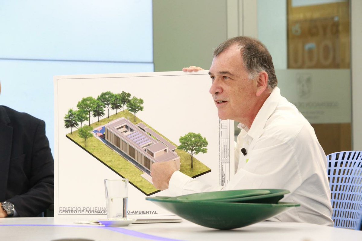 GobAntioquia's tweet image. "Estamos construyendo un Centro Minero Ambiental para la formación de los mineros, que será pionero en Latinoamérica": @JorgeAlbertoJP, Secretario de @minas_antioquia, en #RendiciónDeCuentas. 

📺 teleantioquia.co/al-aire/