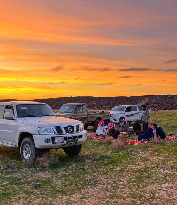 ما اظن حد من غيبة الناس سالم
لـو ينـعـزل لازم تـجـيـه النمـيمـه

طعن القفا في ذا الزمن صار قايم
والحـق غـايـب والصراحه جريمه 

تمد انت ايادي الخير والبوم حايم 
ويطعنك  من  مدح  يدك بالكريمه