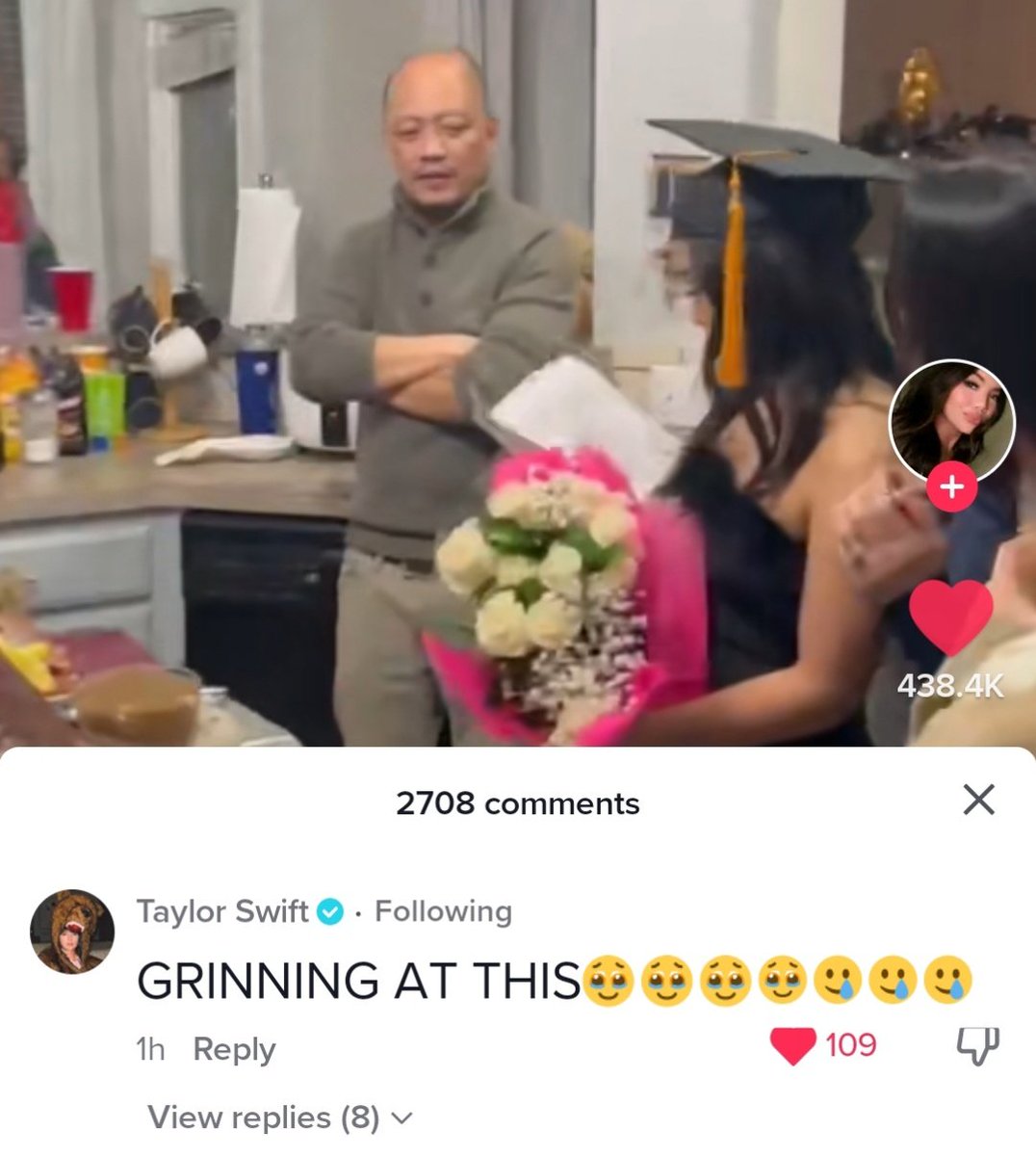 SwiftsTiktok's tweet photo. 📱| taylor swift commented on this TikTok.

“GRINNING AT THIS 🥹🥹🥹🥹🥲🥲🥲” https://t.co/uxiC1Id17j
