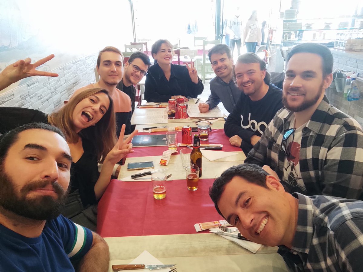 Disfrutando de un almuerzo junto a Rosa de xrneurosalud, Guillermo y @j_heros de easychatbot.net, Jose Manuel de <a href="/monumentia/">Monumentia</a>, <a href="/Sergio_Montoya_/">Sergio Montoya</a> de <a href="/Bimfloat_/">Bimfloat</a>, junto con Alba como compañeros de <a href="/LaBrujulaXR/">La Brújula XR</a> del <a href="/PoloDigitalMLG/">Polo Nacional de Contenidos Digitales</a> en compañia de Isabel y Magda