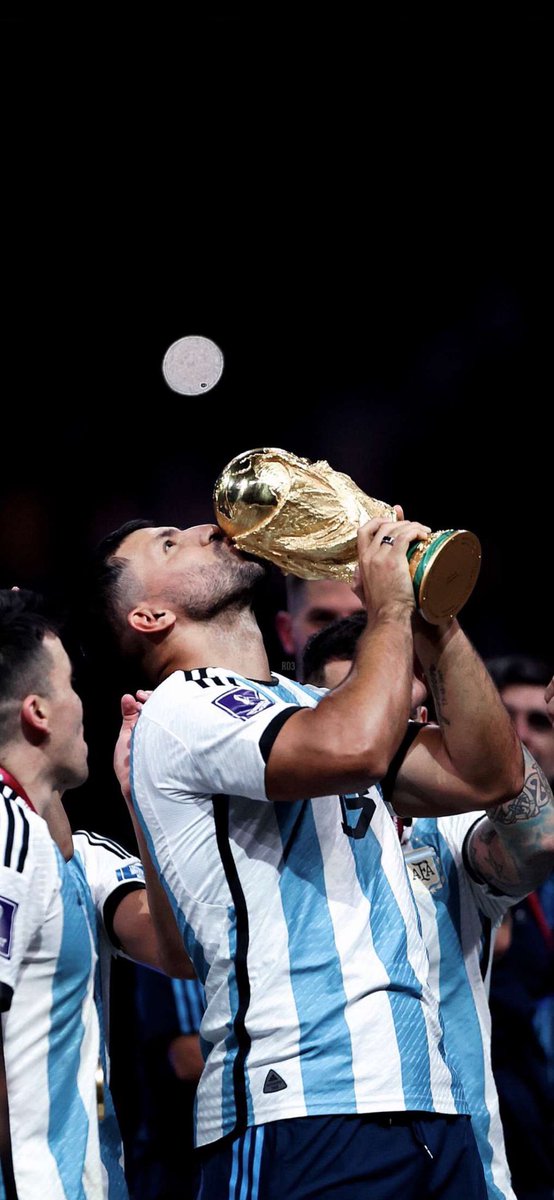 De quien? De quien? Kun aguero papa.... vos tmb sos campeon mundial <a href="/aguerosergiokun/">Sergio Kun Aguero</a>