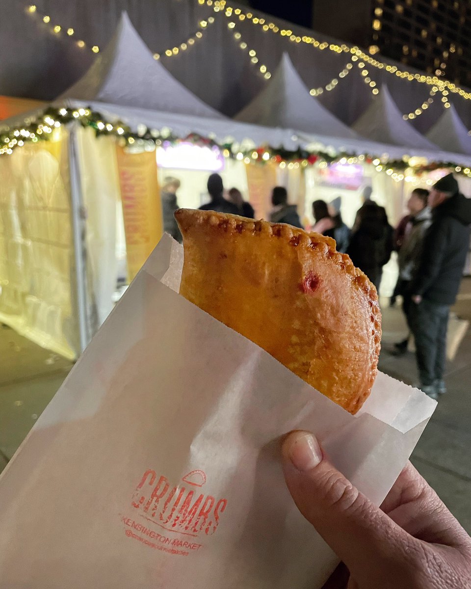 Eating YYZ tweet media