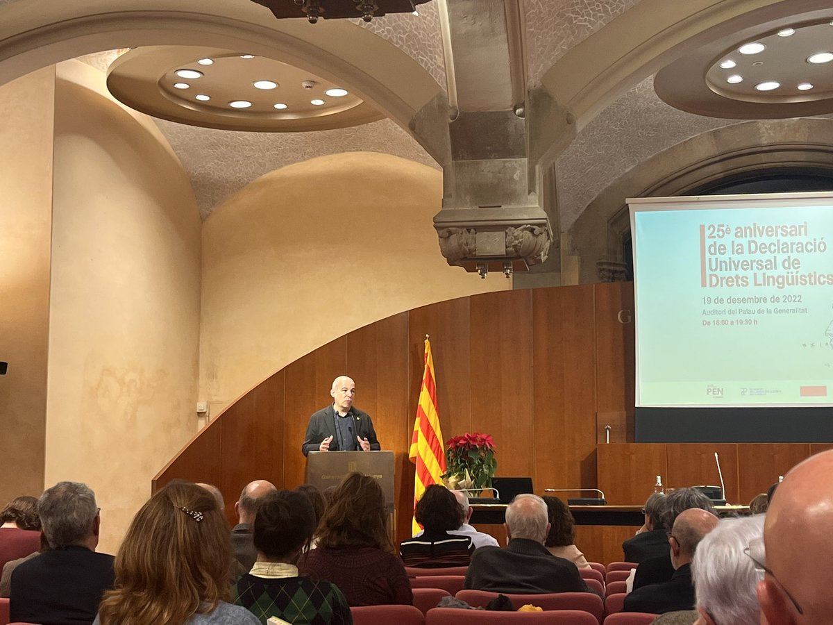 patisarrias's tweet photo. 25 anys després de la #DUDL encara no hem assolit els objectius.
Hem de continuar treballant, sumant gent i entitats perquè des dels seus espais es comprometin a defensar els drets lingüístics.
Seguirem, com sempre, defensant drets individuals i col·lectius.
Ni un dret enrere! https://t.co/b7aQTD5OUh