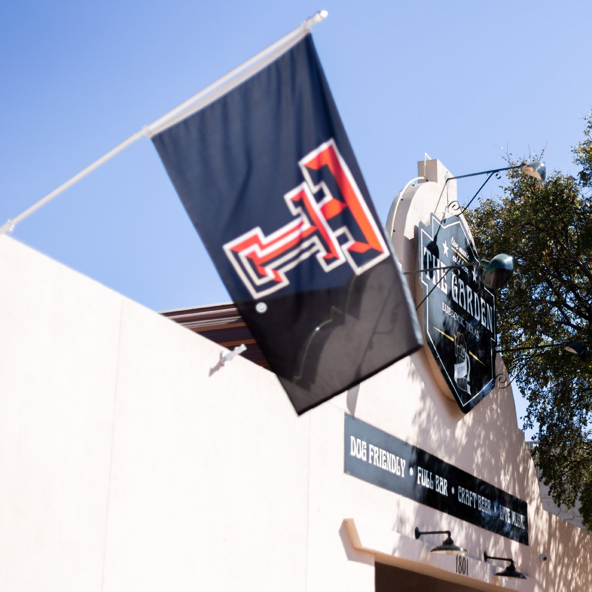 downtown_LBK's tweet photo. The Lady Raiders are ready to dominate at the USA tonight!
Be sure to catch the game at your favorite DLBK hotspot.🤩
Wreck' Em!👆
#ShopLocal #DrinkLocal #DLBK https://t.co/FQQxweLNOK