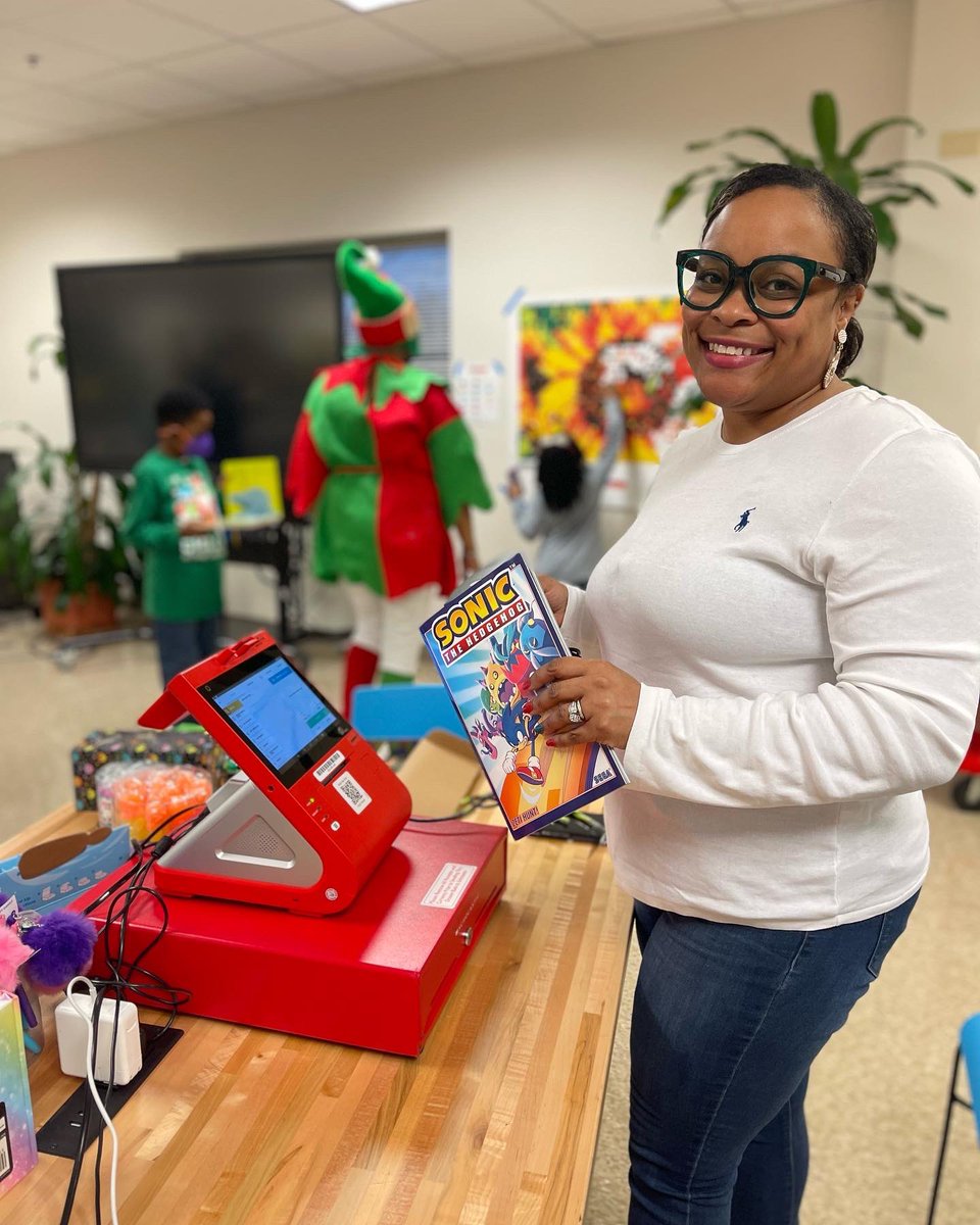 wsfcsvirtual's tweet photo. 📚 ☃️ We had a great turn out at our scholastic book fair this past week!! Now many more are able to share their love for reading 💙
#WSFCSVirtualAcademy https://t.co/mfr80nKlw7