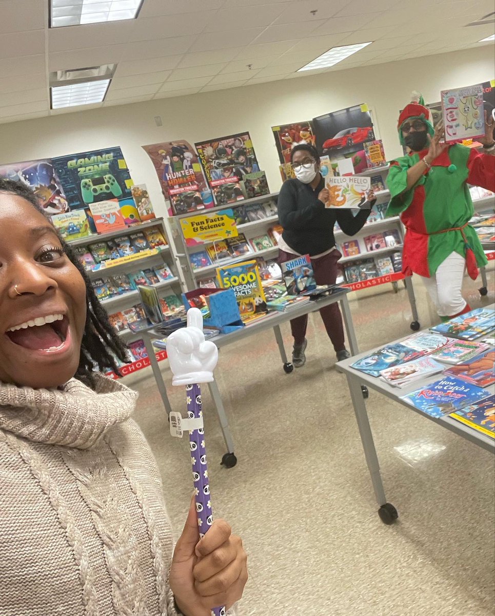 wsfcsvirtual's tweet photo. 📚 ☃️ We had a great turn out at our scholastic book fair this past week!! Now many more are able to share their love for reading 💙
#WSFCSVirtualAcademy https://t.co/mfr80nKlw7