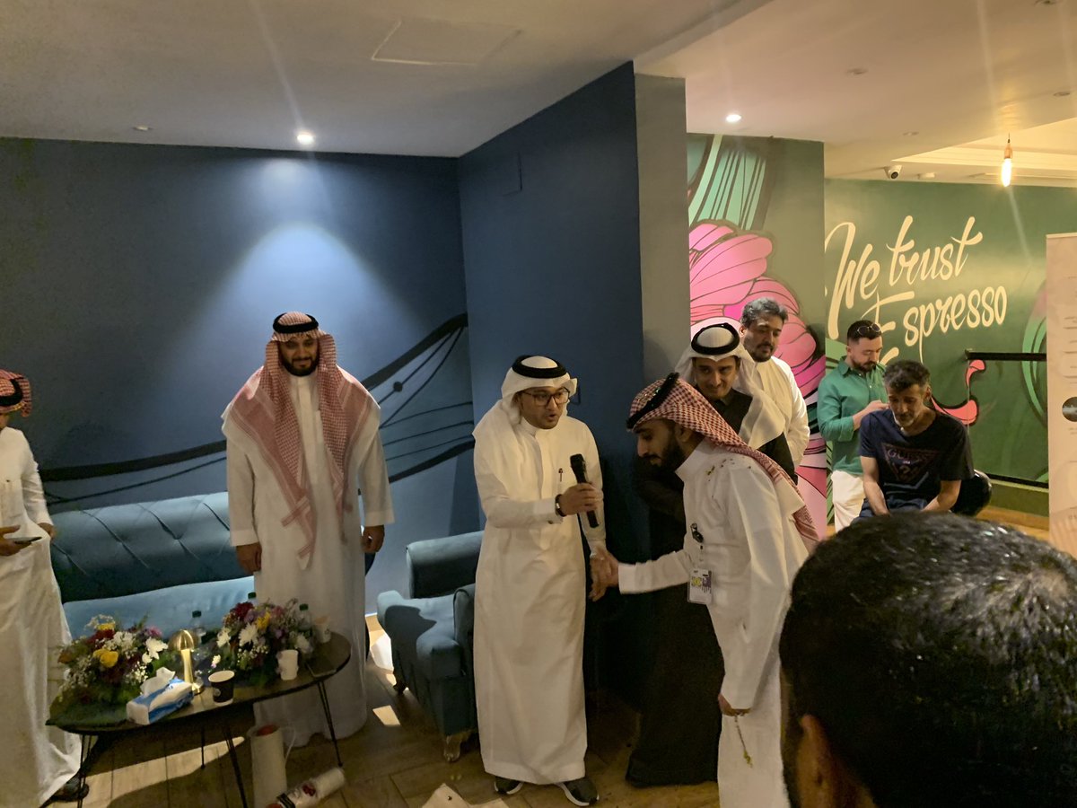 nawaf_almagamsi's tweet photo. بفضل الله تم تدشين نادي قبيس للفنون في مكة المكرمة تحت مضلة هاوي

رئيس النادي / نواف المغامسي 
نائب الرئيس / معن السليماني
أمين الصندوق/ هبه بديوي https://t.co/XZrVYZUHgx