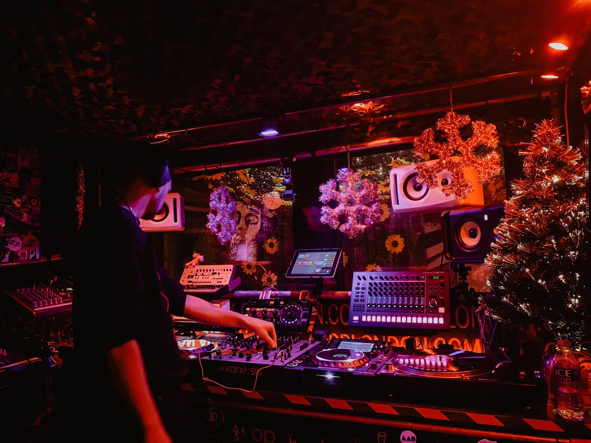 youtu.be/E36M7sybnUk

<a href="/blooplondon/">Bloop London Radio</a>