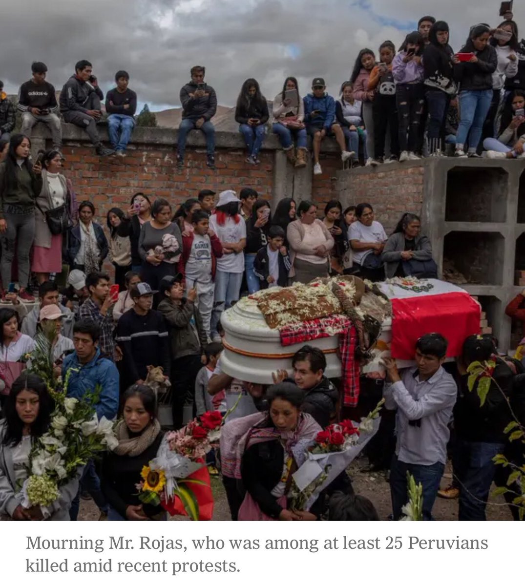 aguitadeveneno's tweet photo. Imágenes de prensa internacional (The New York Times) que ni por asomo se verán en los medios capitalinos. https://t.co/S1njQjyWF8