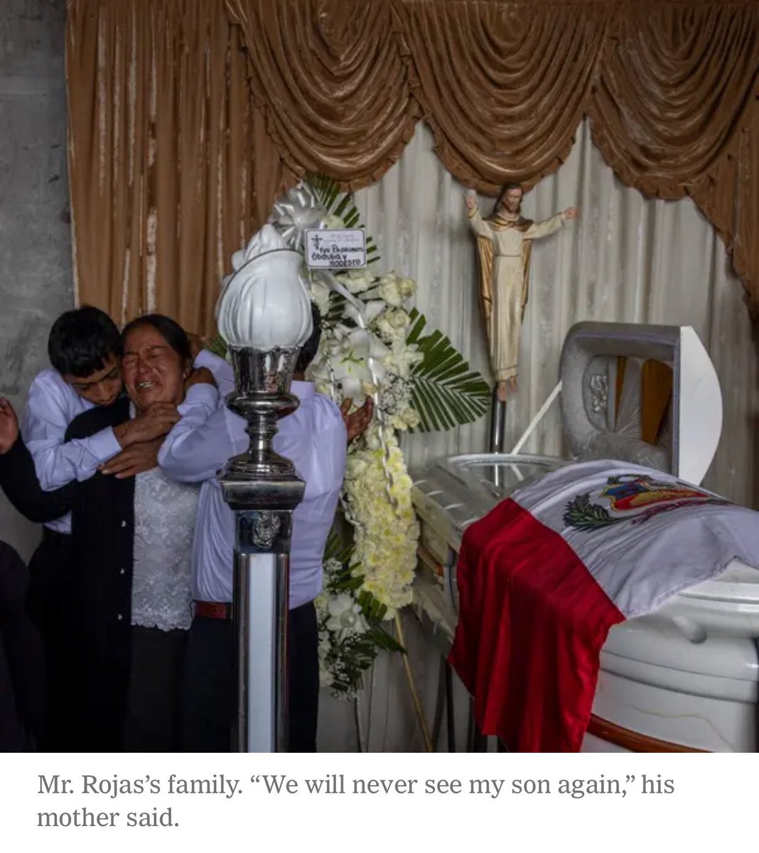 aguitadeveneno's tweet photo. Imágenes de prensa internacional (The New York Times) que ni por asomo se verán en los medios capitalinos. https://t.co/S1njQjyWF8