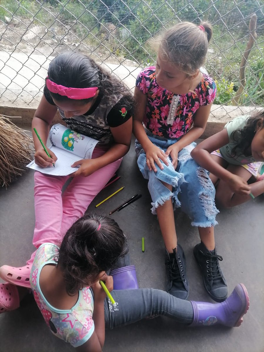 SoyUCN's tweet photo. 🥰😀Seguimos compartiendo con alegría la #GranMisiónNavideña con los habitantes del corregimiento el Aro – Ituango (ant) porque #EnNavidadReviveLaEsperanza 💫🌟✨ https://t.co/18z3PVrZUj