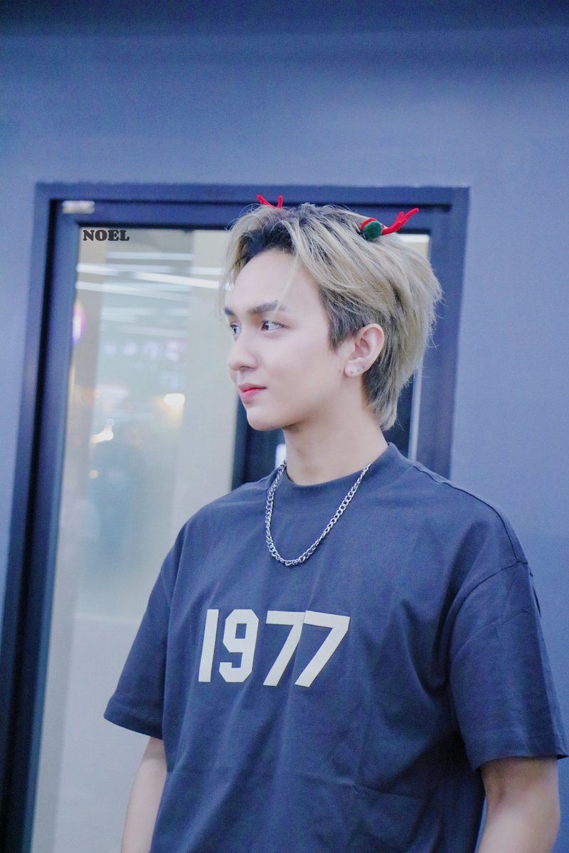 Looknam_1707's tweet photo. ~รัฐบาลให้คนละครึ่ง มี๊ให้หนูที่หนึ่งไม่แบ่งครึ่งเลยนะ เก่งมากเลยงับคนเก่ง
🥰🌻🌈🦔
📸 181222
@buzzstx
#buzzstx
#BuzzNorravit
#BuzzElement
#ELEMENTTH​
#SiamMusicFest2022 https://t.co/nPki2fLZ5l