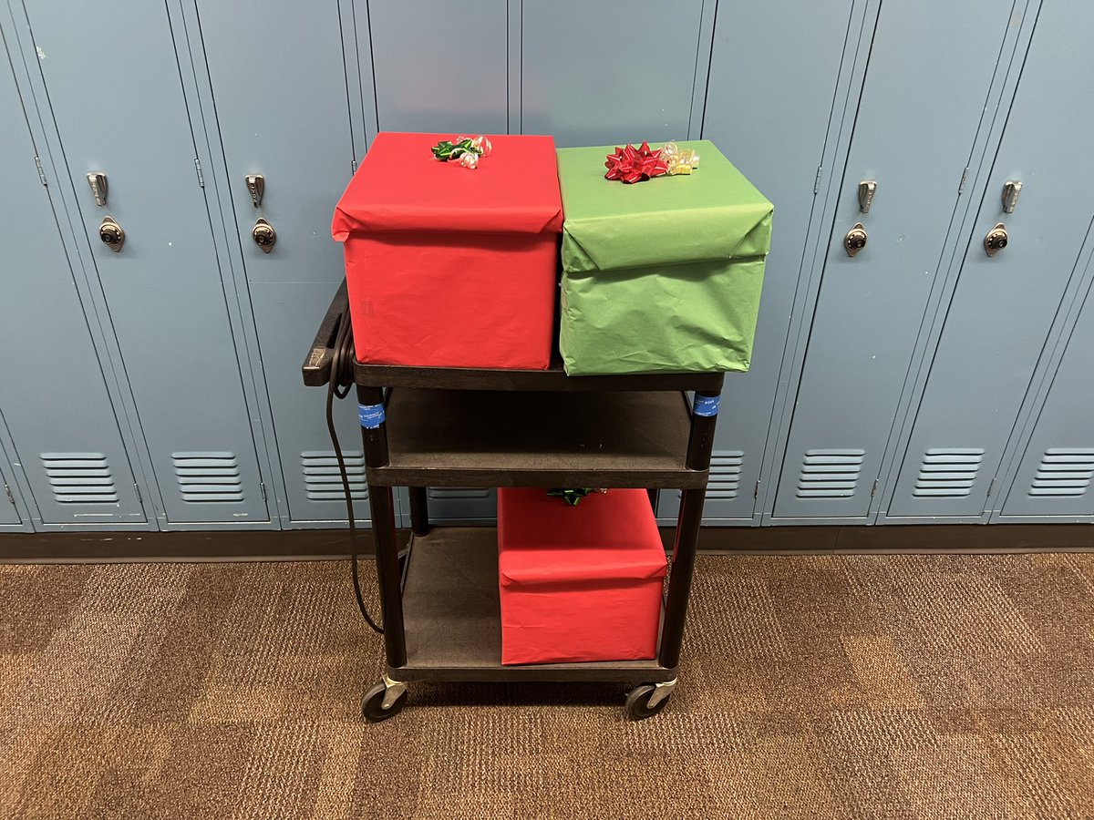 EGHSActivist's tweet photo. Rollout!!! Awesome job, EGHS! 
We were able to package food for 18+ families!! #EGLegacy #EGHSisActive #WeAreEG https://t.co/S3R3Ytt365