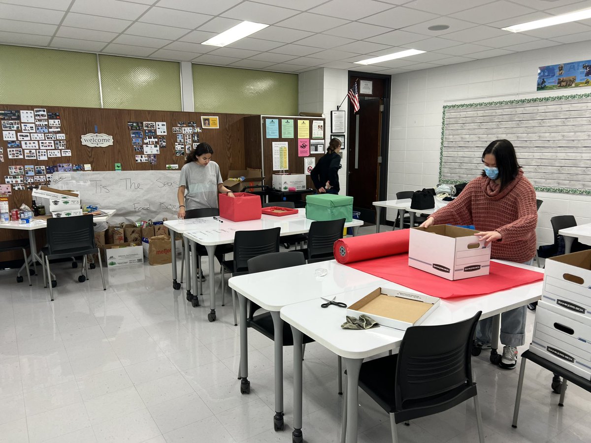 EGHSActivist's tweet photo. Rollout!!! Awesome job, EGHS! 
We were able to package food for 18+ families!! #EGLegacy #EGHSisActive #WeAreEG https://t.co/S3R3Ytt365