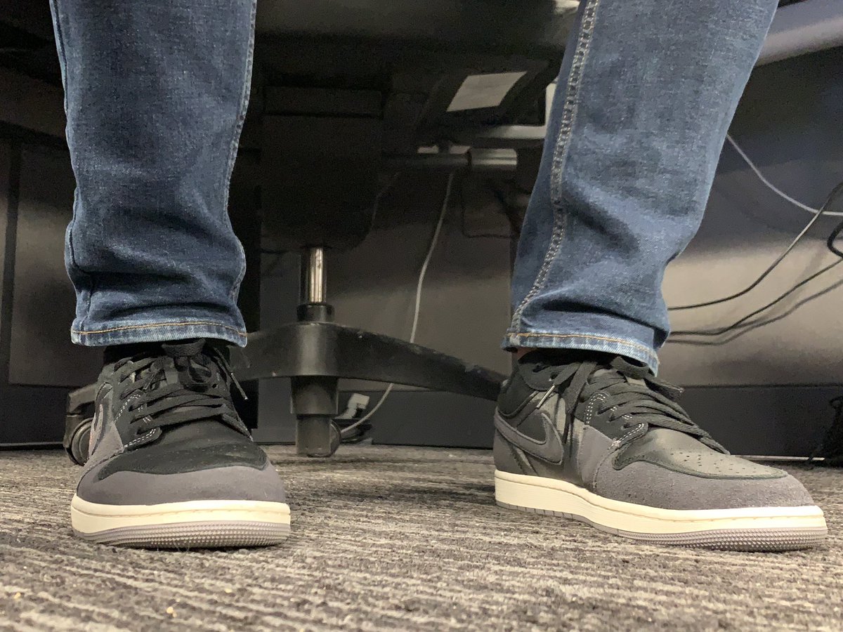 HouseOfDivots's tweet photo. @chasingscratch0 Office J’s. Cole Haan anything … OUT https://t.co/vLlPCFIACy