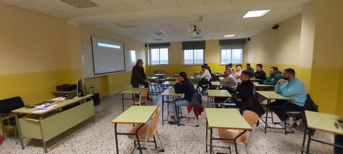 SalesianosPiza's tweet photo. Charla sobre ingeniería industrial impartida por la @usal a nuestros alumnos de Segundo curso de #SEA #semanavocacionalgs #gradosuperior https://t.co/40U1710M2P