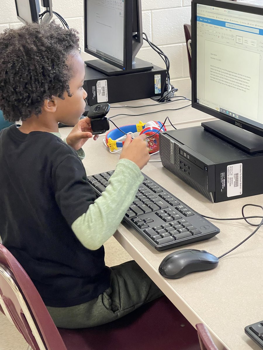 RobinKRyan's tweet photo. 2nd grdrs at @ClarkCreekSTEM Academy love using @Microsoft’s dictate tool to tell their personal narratives! @CherokeeSchools https://t.co/NSBSUrWUXa