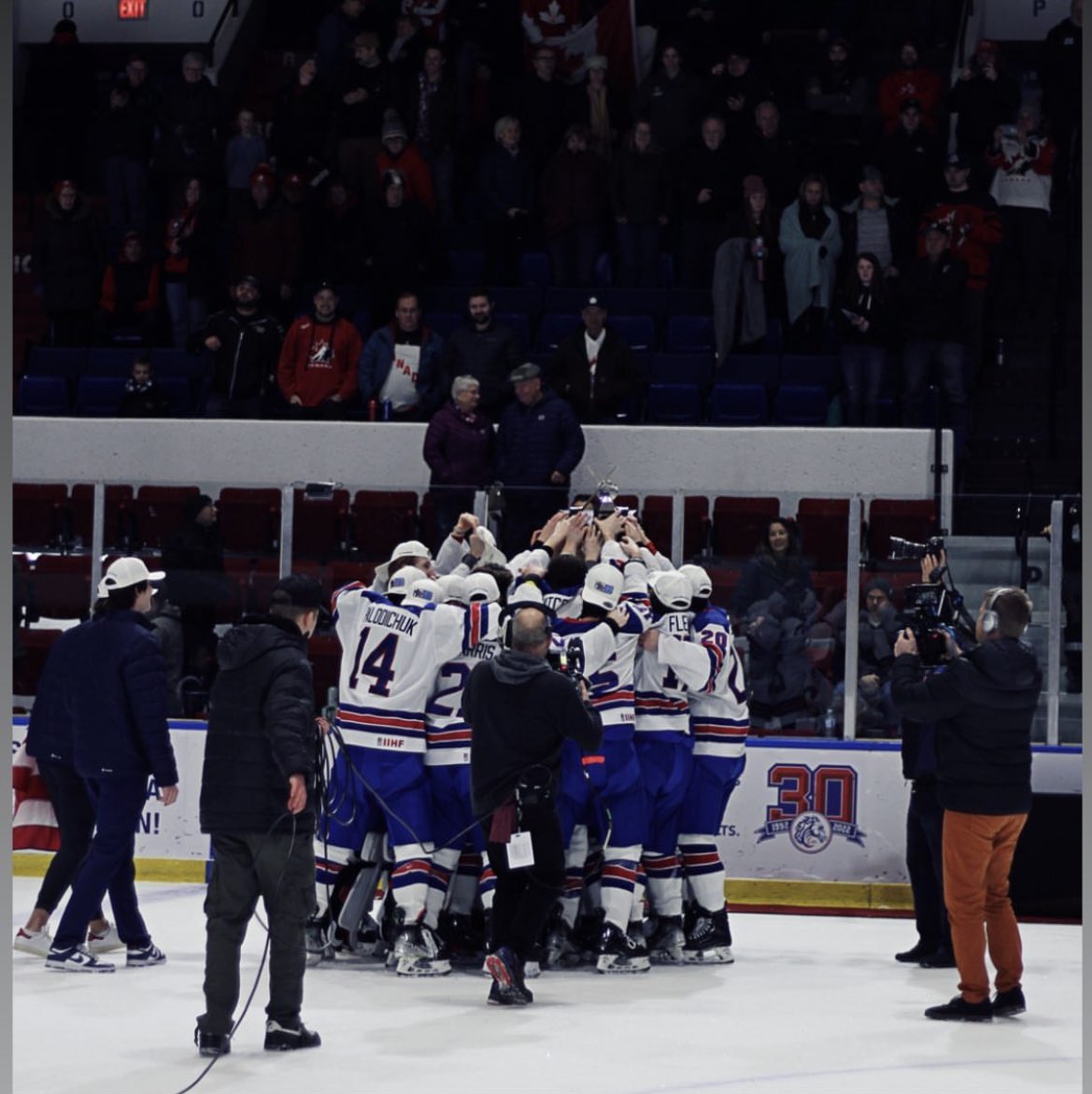 Unforgettable experience @usahockey 🥇#stillchamps