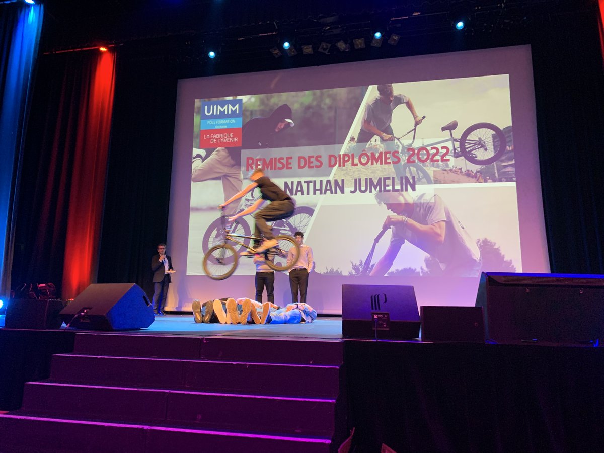 🎓 Retour en images sur la Soirée de Remise des Diplômes du 16 décembre 🤩
Une soirée riche en émotion pour nos diplômés de l'année 2022 👩‍🎓👨‍🎓 Félicitations à tous, nous sommes heureux d'avoir pu fêter cette réussite avec vous 🎉  #remisedesdiplomes #alternance #industrie