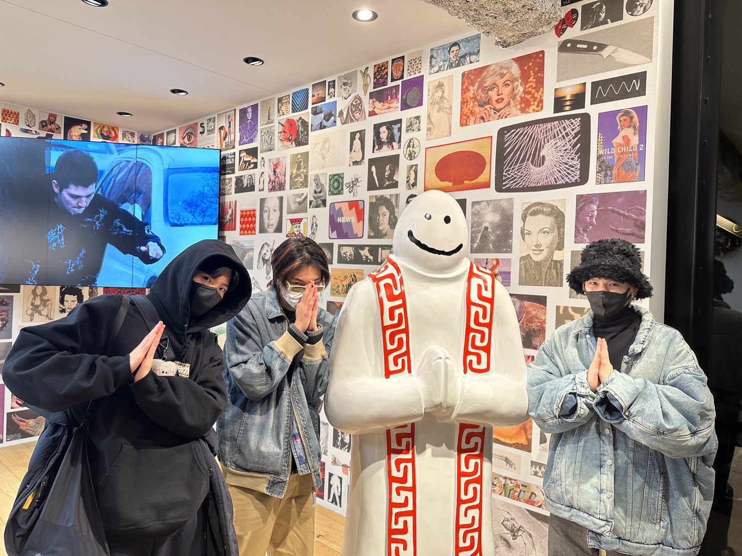 FkWiPmEUYAAAUnI?format=jpg&name=large