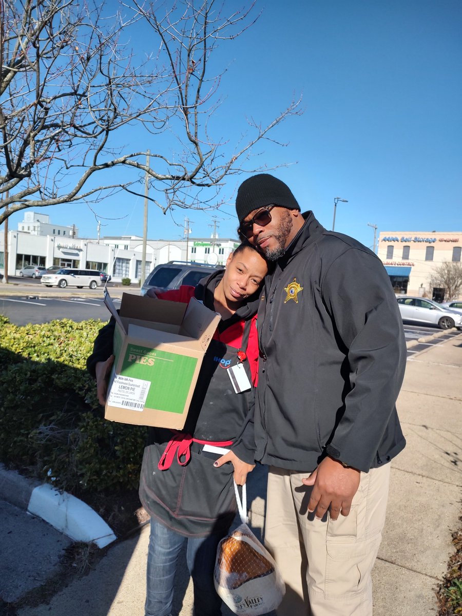 norfolk_sheriff's tweet photo. We love making a positive difference in our community! On Friday, just in time for the holidays, we delivered more than 150 turkeys to citizens, churches, and non-profit organizations in the City of Norfolk https://t.co/QcAAU9RzAG