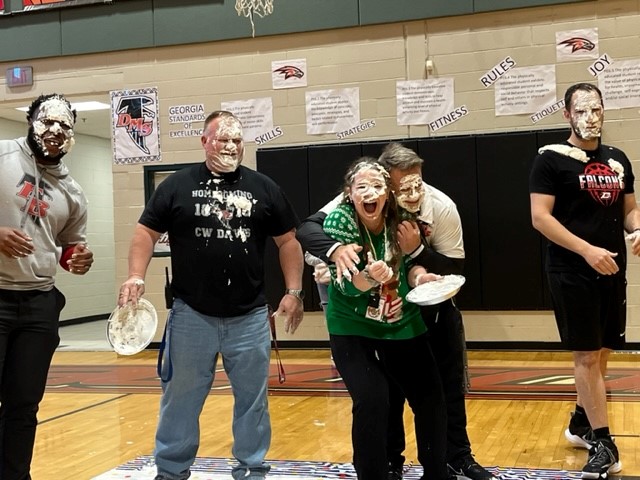 Davis_Falcons's tweet image. Kids and teachers all had a blast at our Winter Assembly! Glad we were all able to send everyone off with a good time! Everyone enjoy the break and see you all next year!