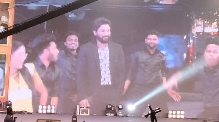 PUSHPARAJ63's tweet photo. BOSS 💥 https://t.co/nkkhNaKkUx