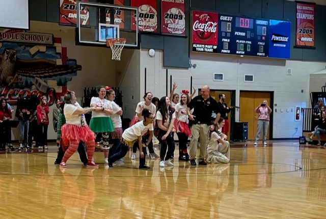 Kids and teachers all had a blast at our Winter Assembly! Glad we were all able to send everyone off with a good time! Everyone enjoy the break and see you all next year!