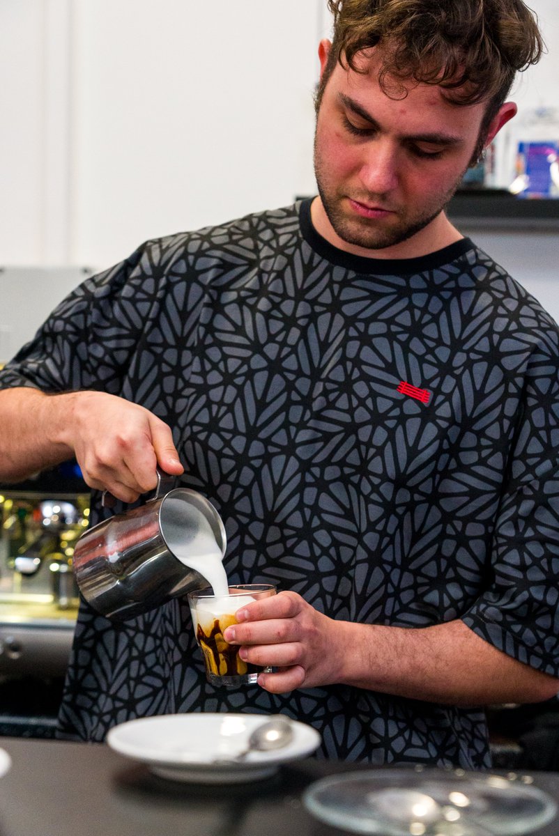 Complimenti a tutti i ragazzi che hanno da poco terminato il loro Corso di Caffetteria e hanno superato l'esame pratico! 
"Crescere e aiutare gli altri a crescere, sempre"

#mixologyacademy