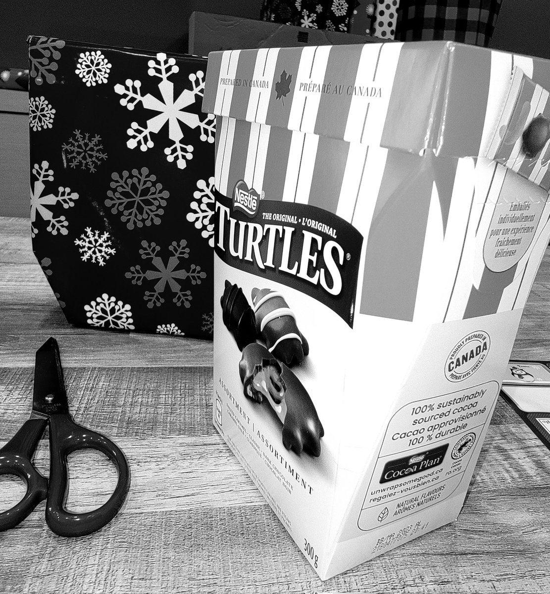 OK <a href="/Nestle/">Nestlé</a> faut qu'on se parle. Vos chocolats Turtles sont délicieux mais votre boîte est vraiment chiante à emballer !