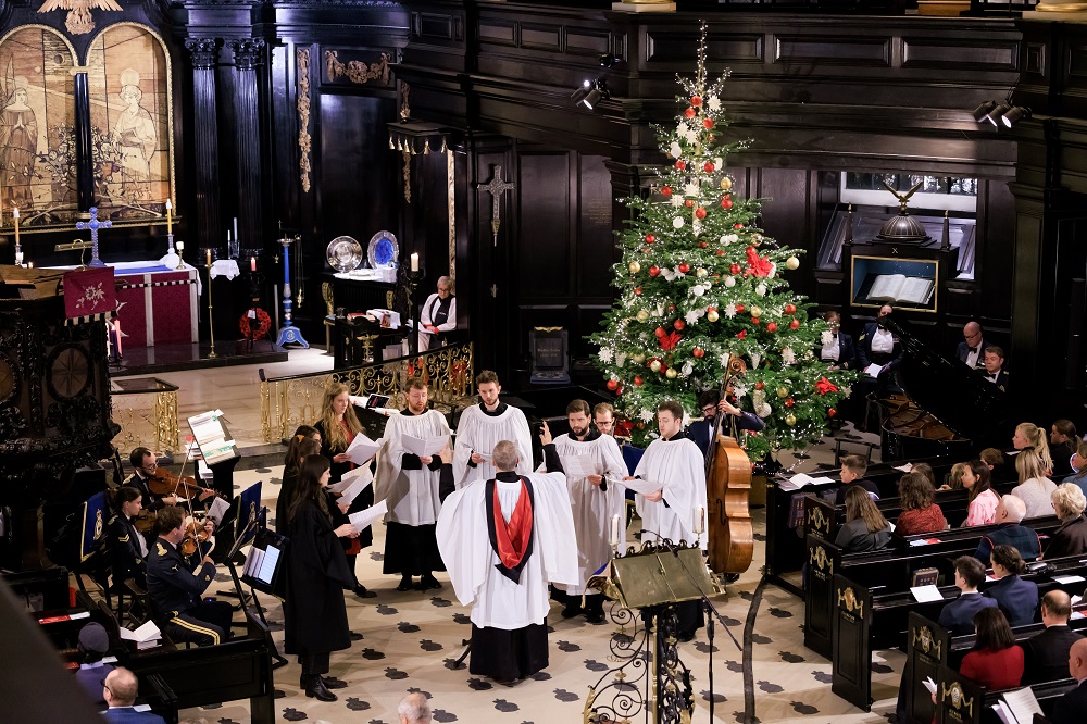 RAFBF's tweet image. Despite the snow and travel difficulties, over 150 supporters joined the @RAFBF annual carol concert at St Clement Danes, the Church of the @RoyalAirForce. 

Read more ➡️ fal.cn/3uxKN