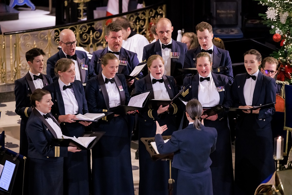 RAFBF's tweet image. Despite the snow and travel difficulties, over 150 supporters joined the @RAFBF annual carol concert at St Clement Danes, the Church of the @RoyalAirForce. 

Read more ➡️ fal.cn/3uxKN