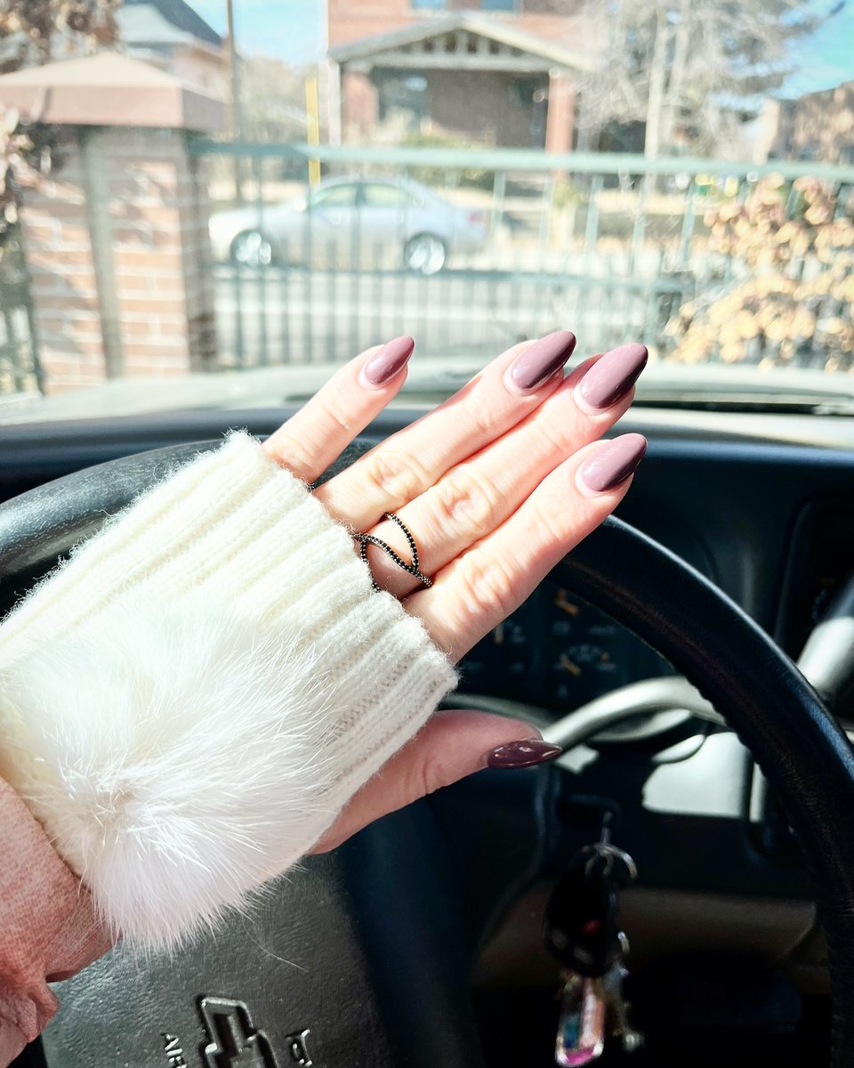 prettyin_ink's tweet photo. #denverwinter #fuzzygloves #staywarm π¬οΈβοΈπ€ https://t.co/mrRajekocx