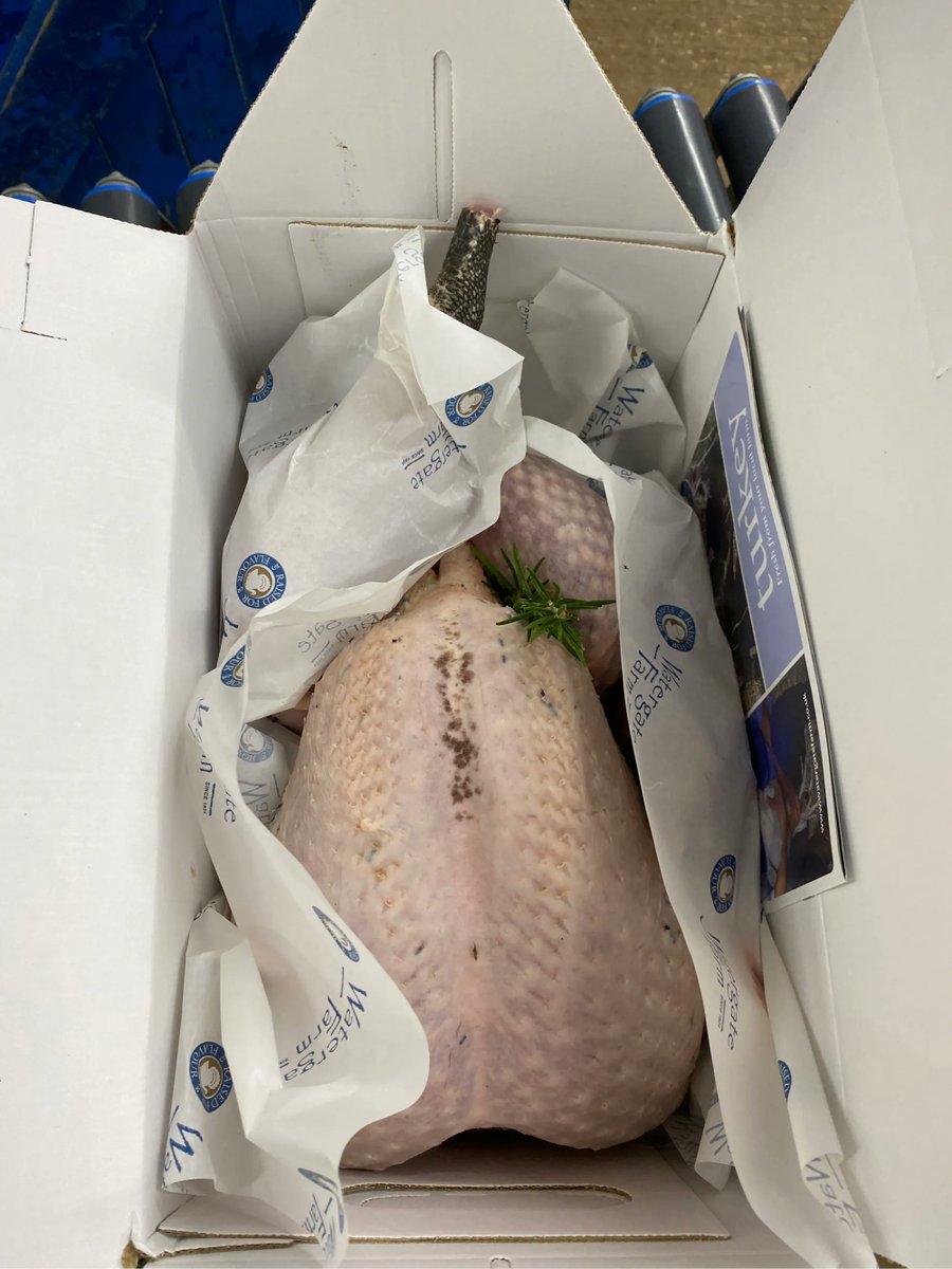 We are open for collections at the following times:

Friday 23rd December 06:30-17:00
Saturday 24th December 06:30-12:00

We will be operating our drive through service once again. 

For those who have not pre-paid, please note we accept cash, card or cheque. 

🦃🦃🦃