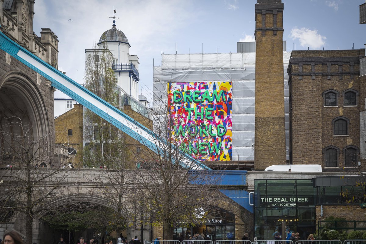 tbc_lndn's tweet image. Exciting news that #art by #MarkTitchner has been installed on the side of TBC.London!
In partnership with @TeamLondonBdg, the vibrant piece  carries a celebratory message, asking the viewer to imagine a world beyond the current difficulties.
tbc.london/c/news/dreamth…