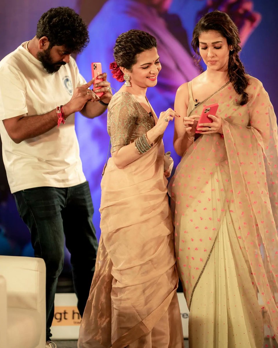 BorntobeAshwani's tweet photo. We knew, #Nayanthara is showing most beautiful pictures to @DhivyaDharshini. Looks at the smiles on their faces. ♥️

And, I love how @VigneshShivN taking pictures of love of his life, Nayanthara. 💕

Wising you more happiness and Love

&amp; super success for #Connect. https://t.co/Y8CGOm6RxR