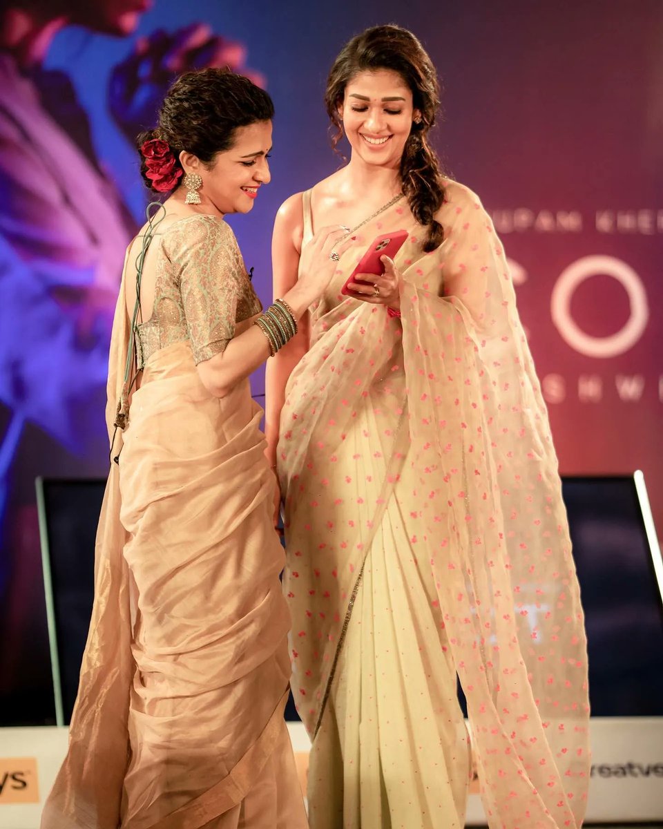 BorntobeAshwani's tweet photo. We knew, #Nayanthara is showing most beautiful pictures to @DhivyaDharshini. Looks at the smiles on their faces. ♥️

And, I love how @VigneshShivN taking pictures of love of his life, Nayanthara. 💕

Wising you more happiness and Love

&amp; super success for #Connect. https://t.co/Y8CGOm6RxR