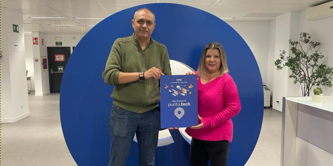 WeAreAltia's tweet photo. ¡Nuevo #PuntoTech!
Colaboramos con @fundacionpsf donando 6 equipos reacondicionados, que utilizarán en distintos programas en los que están trabajando y que conocimos gracias a su presidente, Guillermo Fouce.
punto·tech, la tecnología para todas y todos.
#AltiaIn_Action #RSC https://t.co/80RcuiaQ11